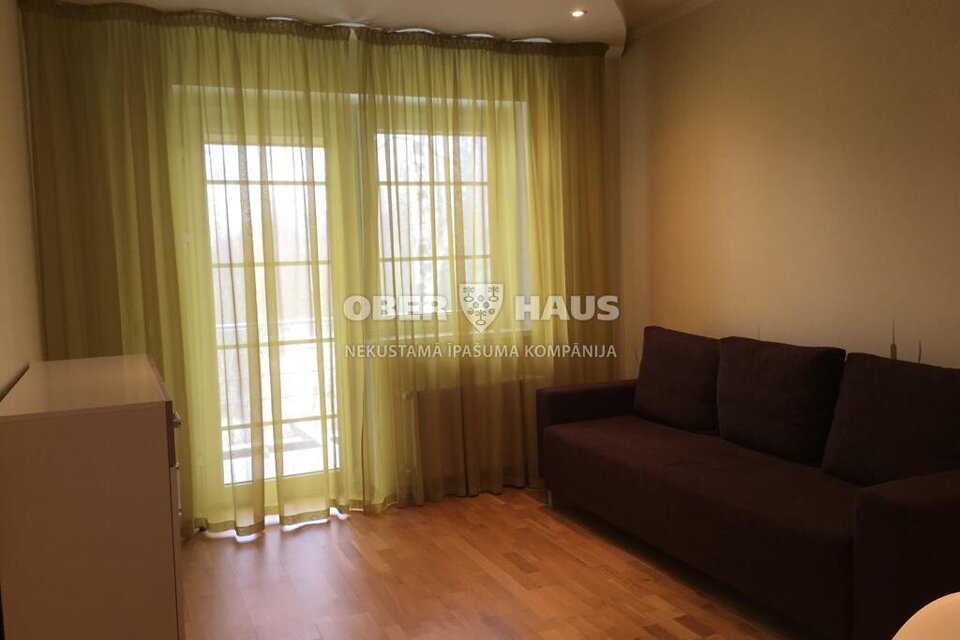 Zaļā iela 3, Jūrmala