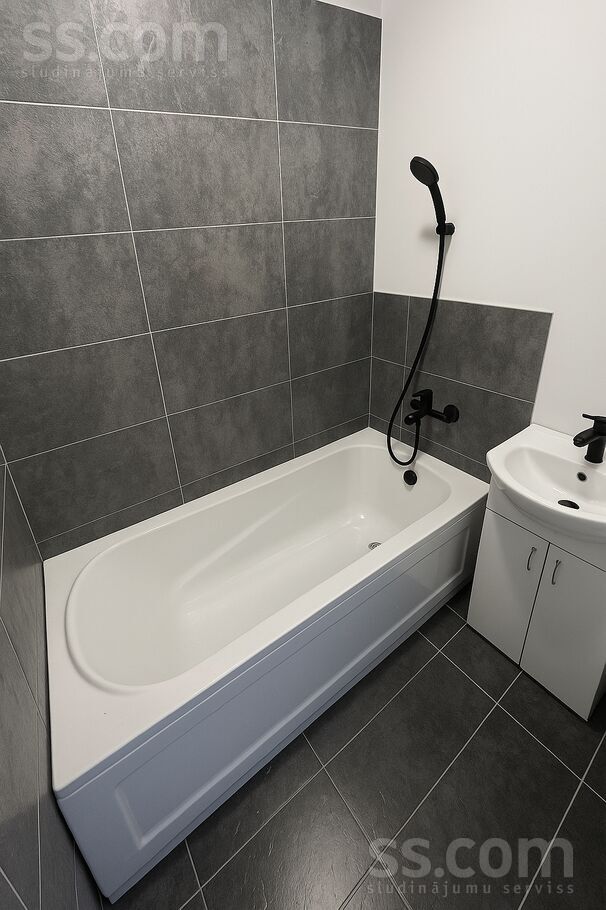 Tirgus iela 3 28, Valmiera un raj. — dzivoklis