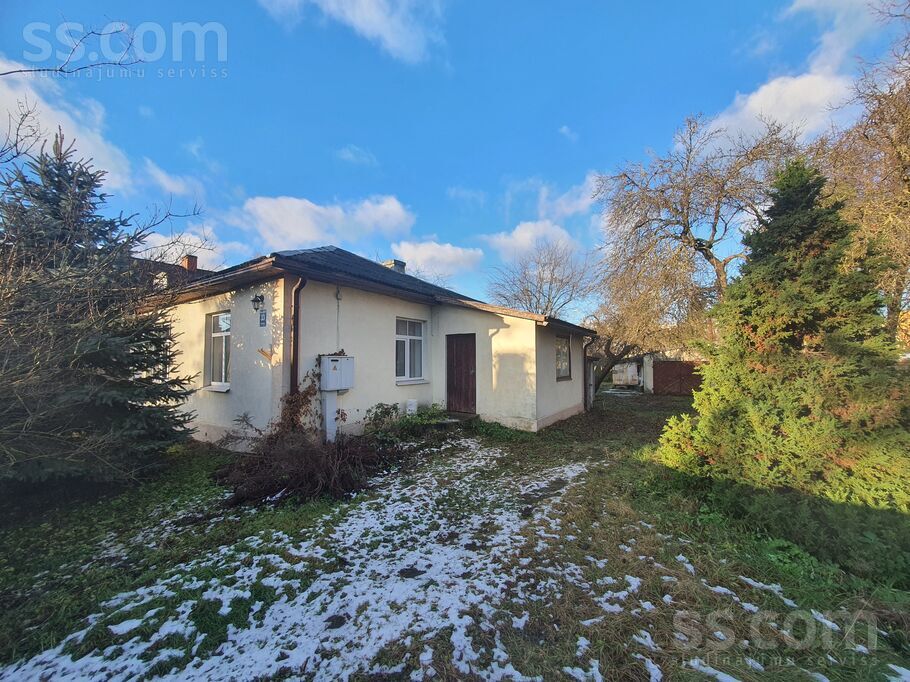 Kārsavas 33, Rīga — maja