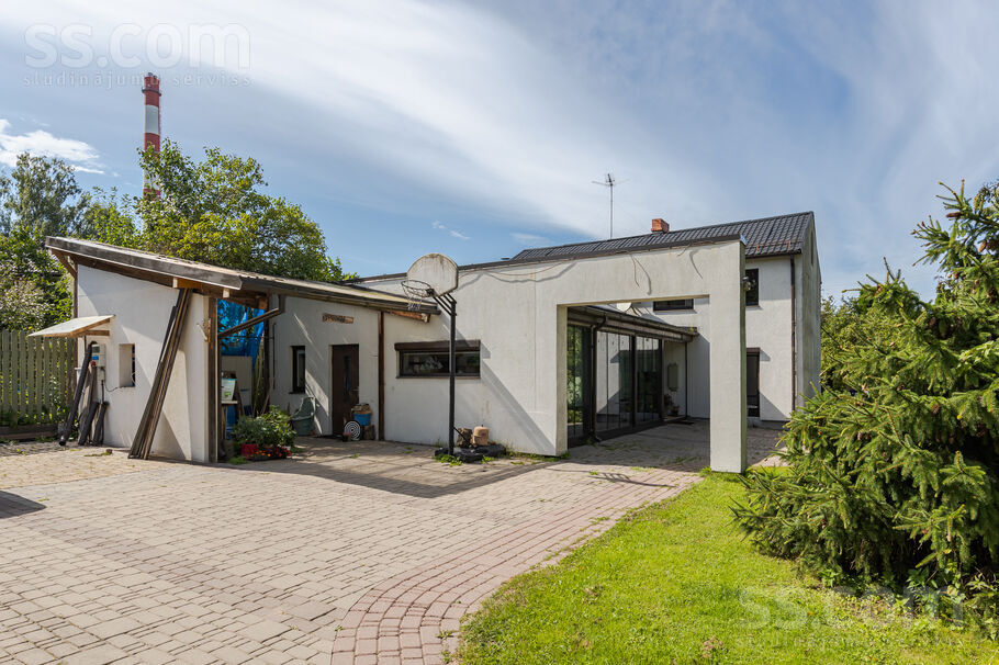 M. Šķērsiela 1, Rīga — maja