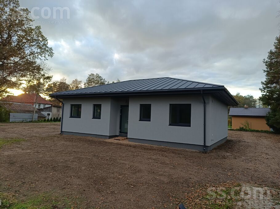 Rembates iela 35a, Ogre un raj., Lielvārde — maja