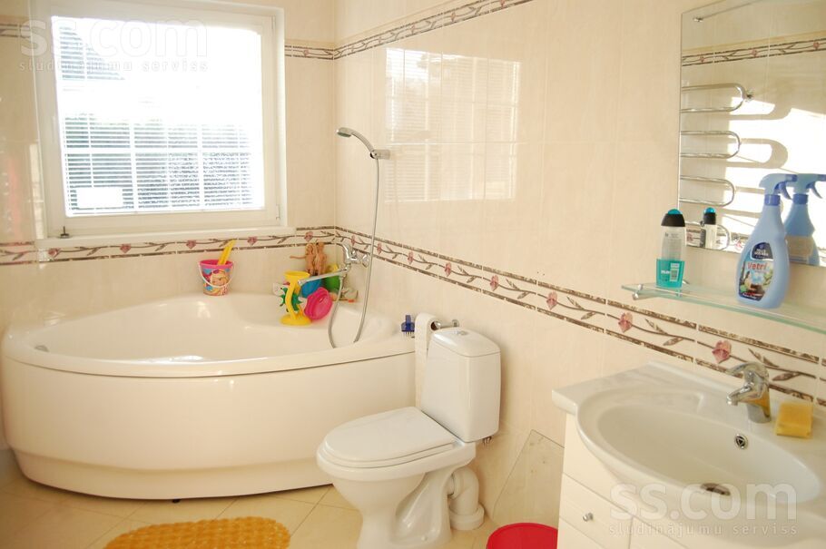 Liepezera, Liepezers, Rīgas rajons, Babītes pag. — maja