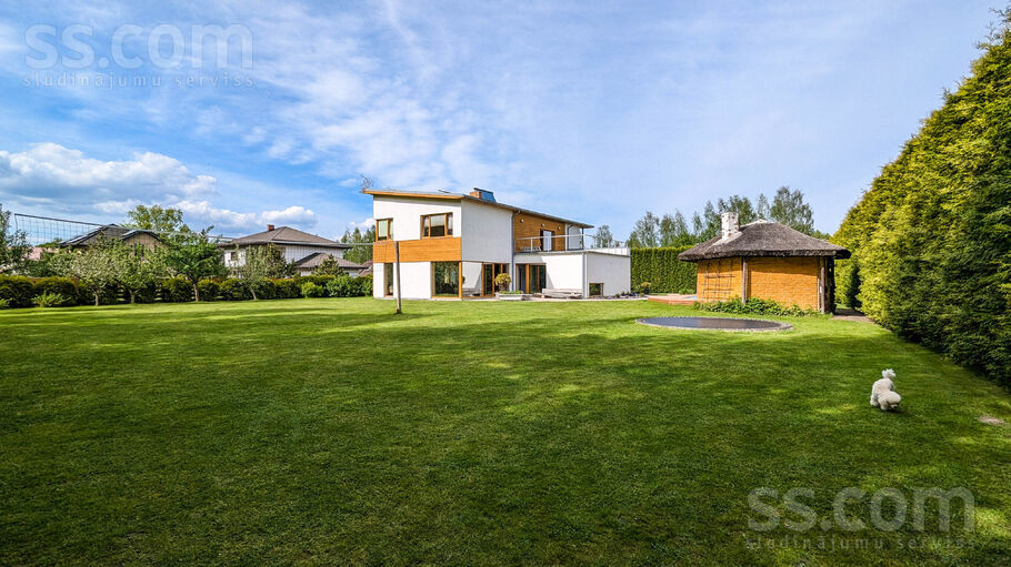 Amoliņu iela, Iecēni, Jelgava un raj., Cenu pag. — maja