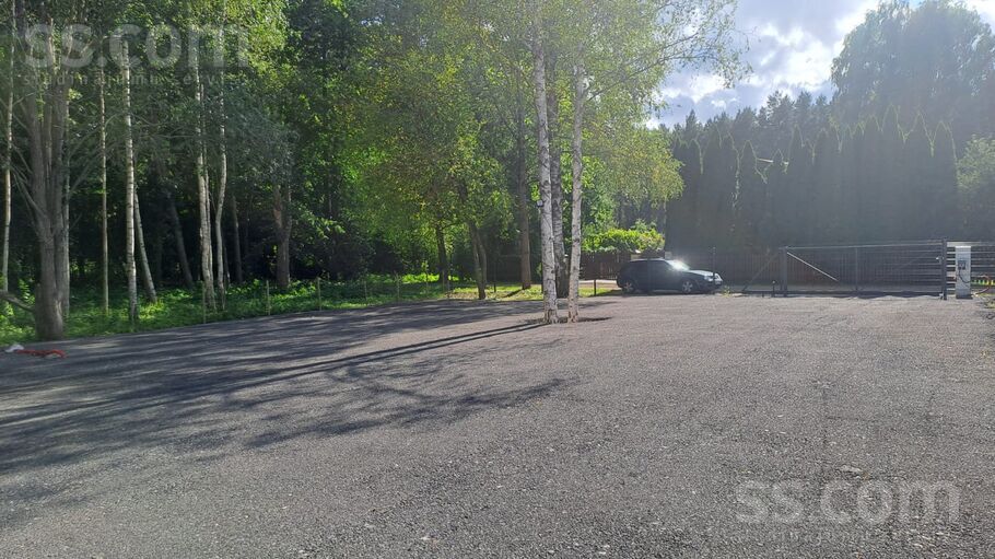 Ulmaņa g. 151, Rīga — zeme