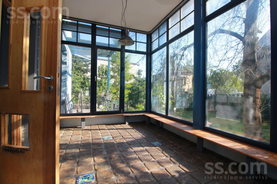 Dārzciema 17, Rīga — maja