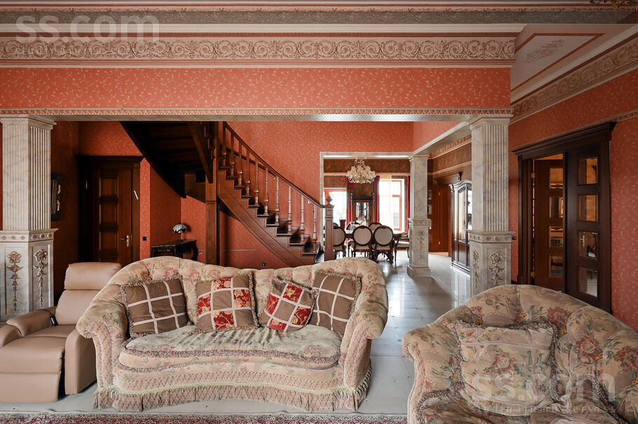 Omnibusa iela 8b, Jūrmala — maja