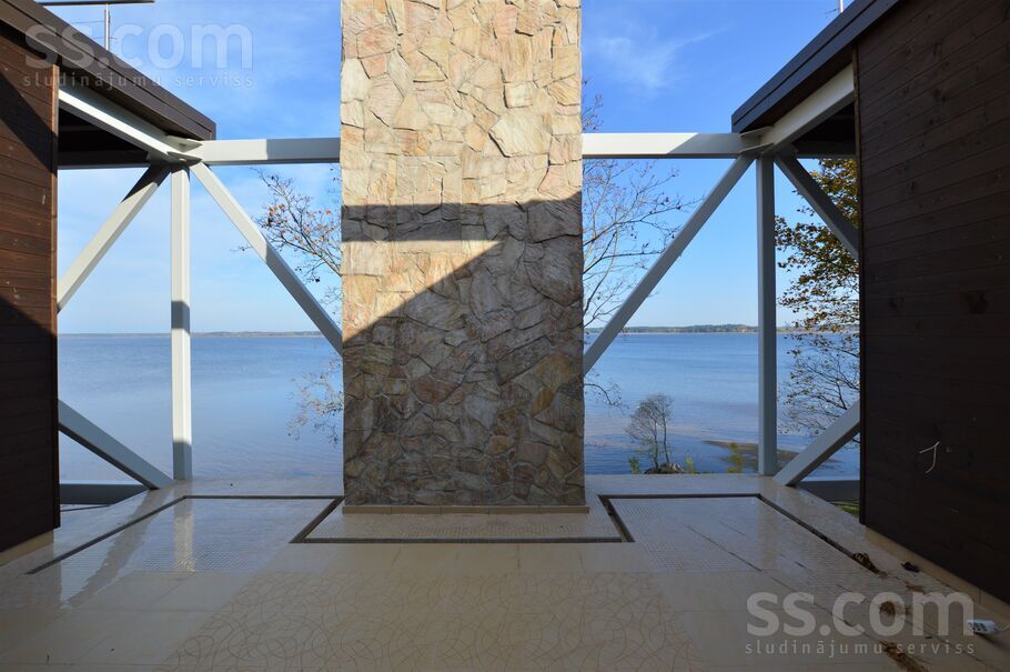 Ezermalas 44, Rīga — maja