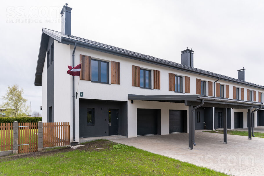 Laivinieku iela 9, Ogre un raj., Ikšķile — maja