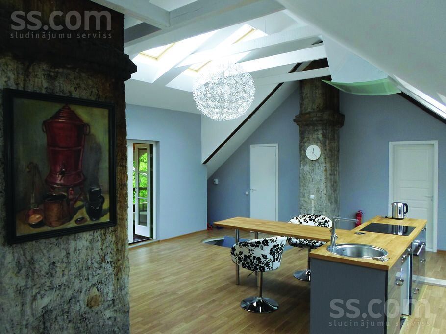 Bruņinieku 79, Rīga — maja