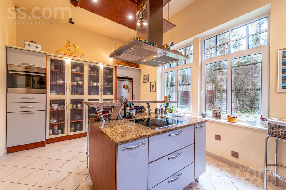 Edinburgas, Jūrmala — maja