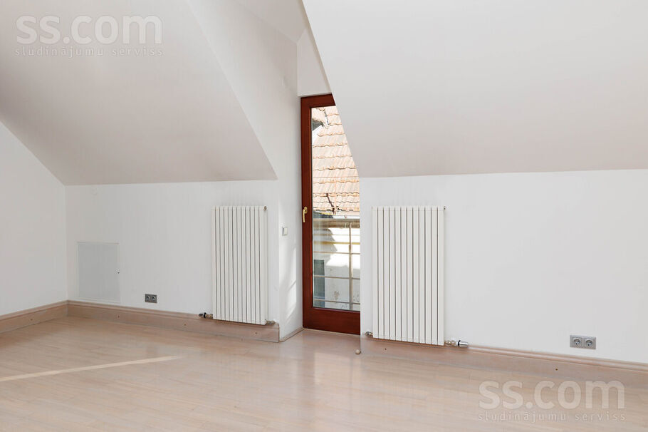 Jauniela 15, Rīga — maja