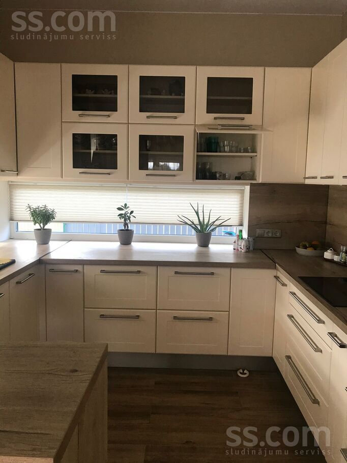 Mango iela 1 1, Mežāres, Rīgas rajons, Babītes pag. — maja