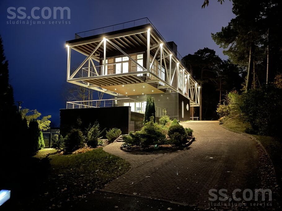 Ezermalas 44, Rīga — maja