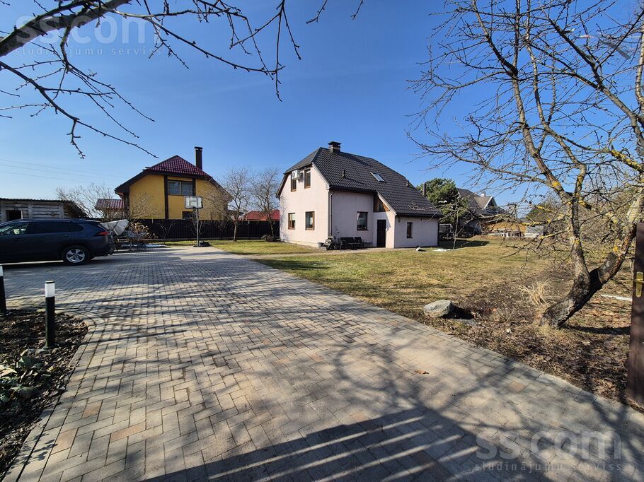 Viršu iela 1, Ogre un raj., Ikšķile — maja