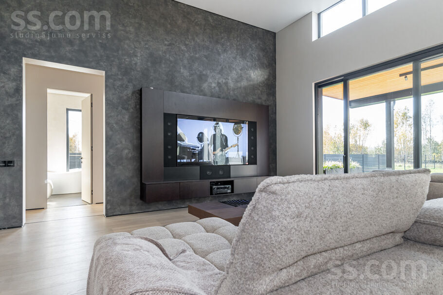 Mežavēju iela 8, Mārupe, Rīgas rajons, Mārupes pag. — maja