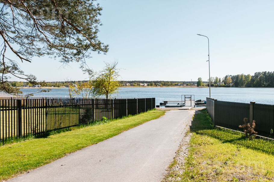 Ezerparka iela, Berģi, Rīgas rajons, Garkalnes nov. — maja