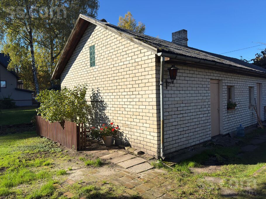 Zaļenieku 11, Rīga — maja