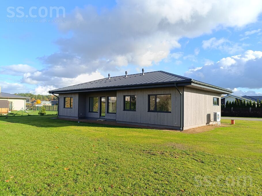 Zvejnieku iela 13, Ogre un raj., Ikšķile — maja