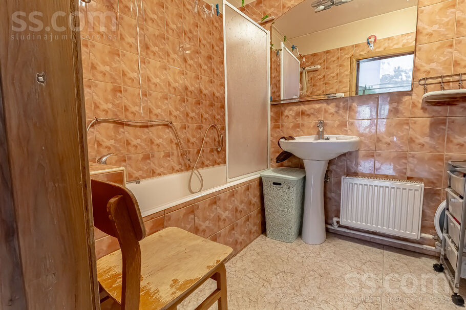 Zileņu 8, Rīga — maja