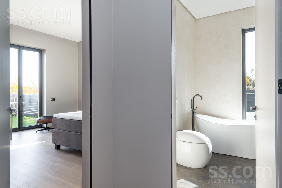 Mežavēju iela 8, Mārupe, Rīgas rajons, Mārupes pag. — maja