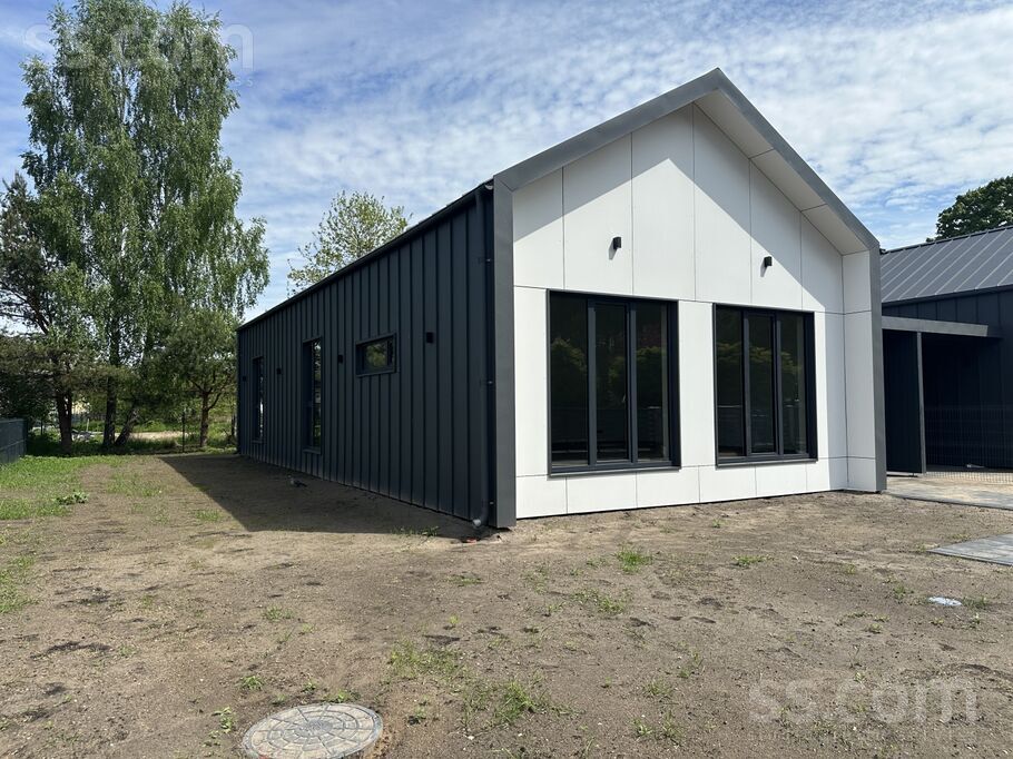 Pavasara 17, Lidosta "Rīga", Rīgas rajons, Mārupes pag. — maja