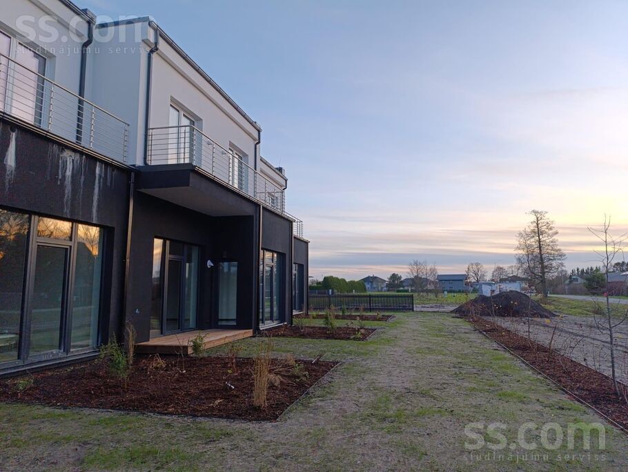 Rītausmas iela 1, Mārupe, Rīgas rajons, Mārupes pag. — maja