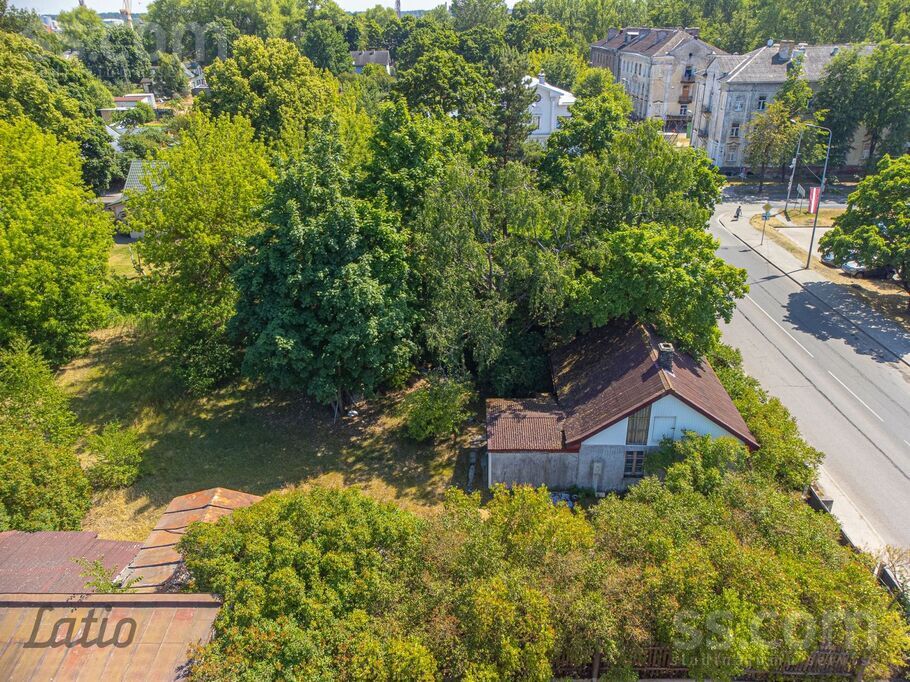 Dombrovska 18, Rīga — maja