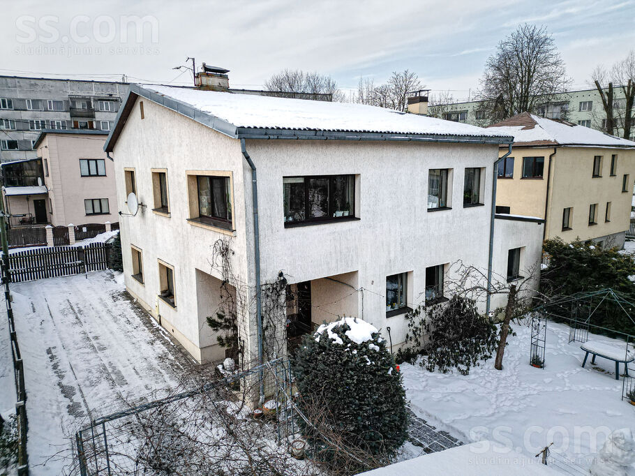 Zileņu 8, Rīga — maja