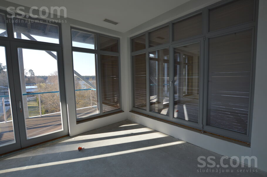 Ezermalas 44, Rīga — maja