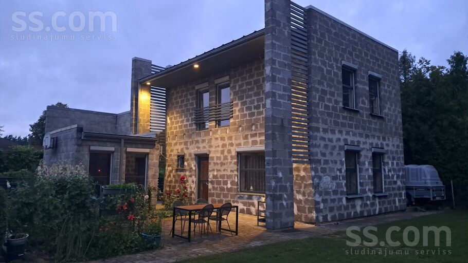 Dārziņu 50. l., Rīga — maja