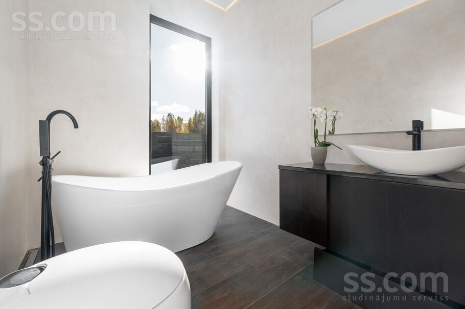 Mežavēju iela 8, Mārupe, Rīgas rajons, Mārupes pag. — maja