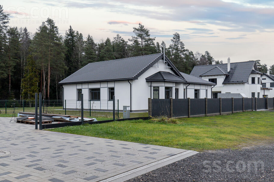 Melleņu iela 14, Ogre un raj., Ogre — maja