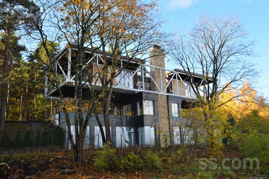 Ezermalas 44, Rīga — maja