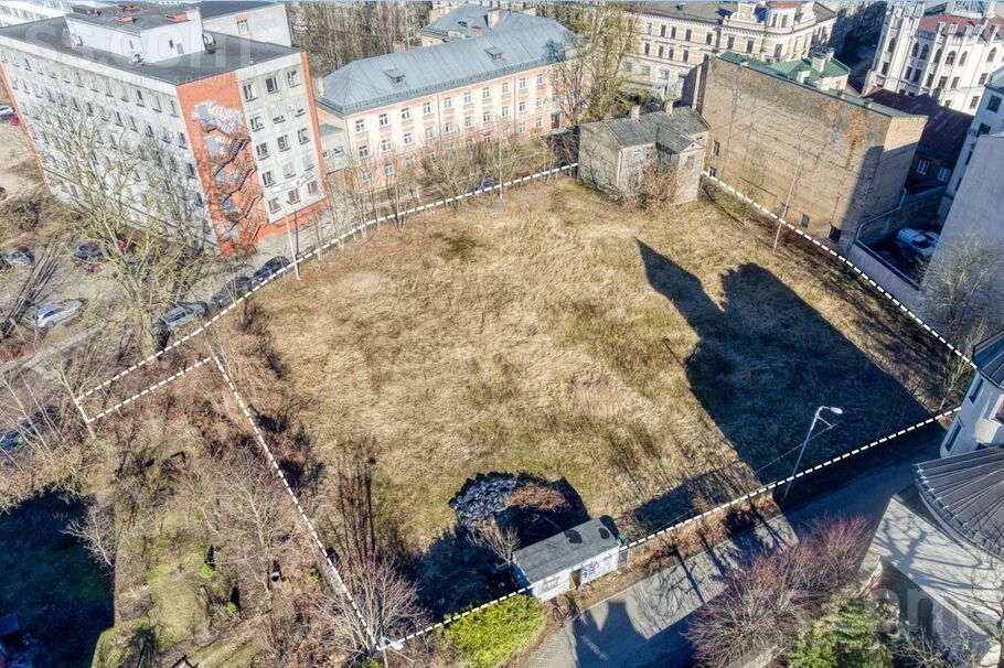 Meža 6, Rīga — zeme