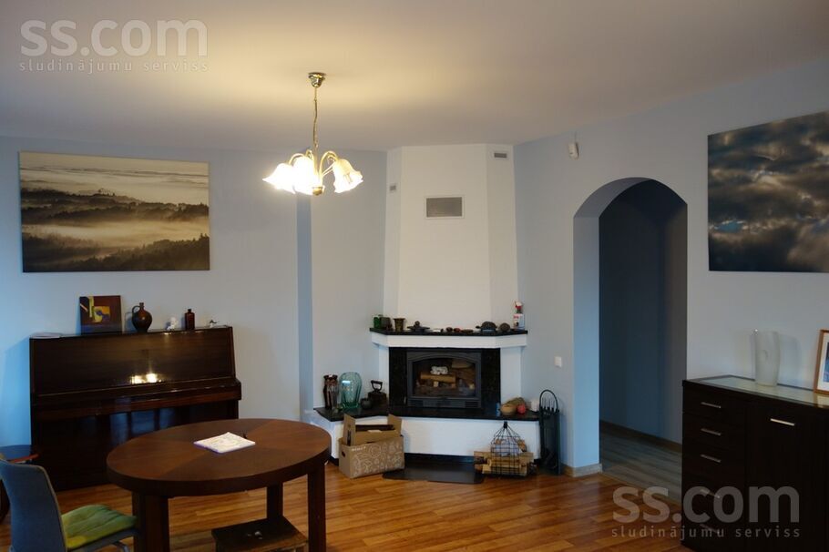 Upeņu iela 10, Rīgas rajons, Sigulda — maja