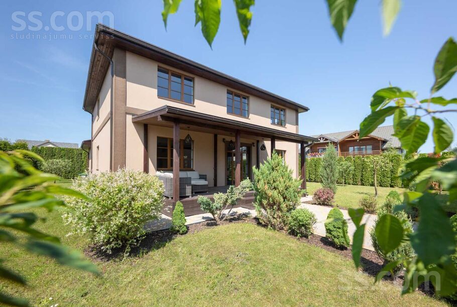 Rozu iela 10, Mārupe, Rīgas rajons, Mārupes pag. — maja