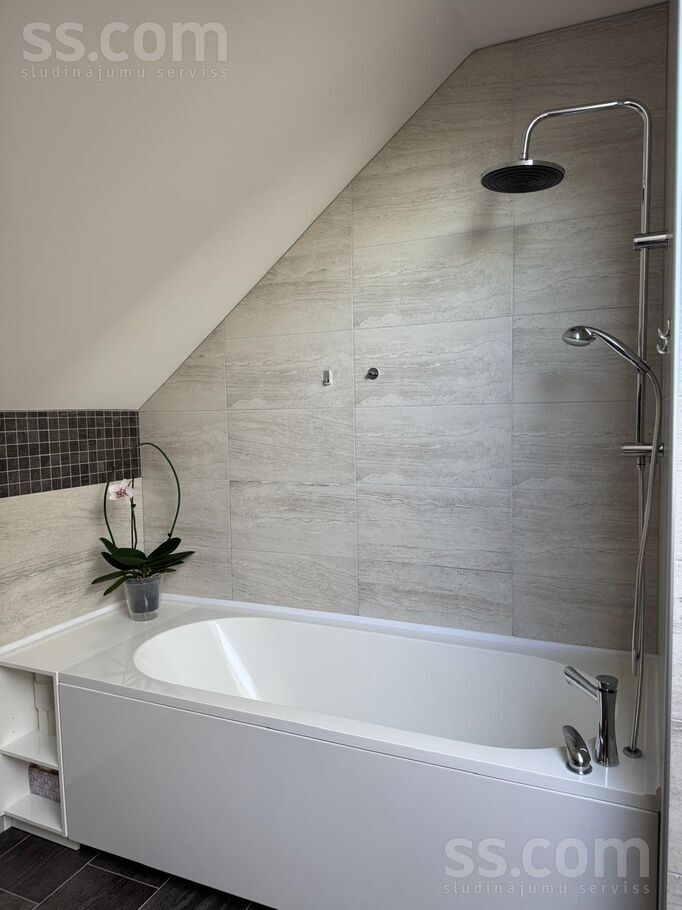 Balto Ķiršu iela 6, Tēraudi, Rīgas rajons, Salaspils l. t. — maja