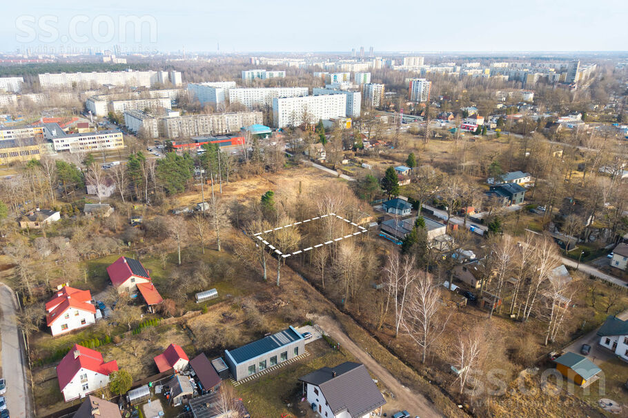 Ceriņu 1, Rīga — zeme