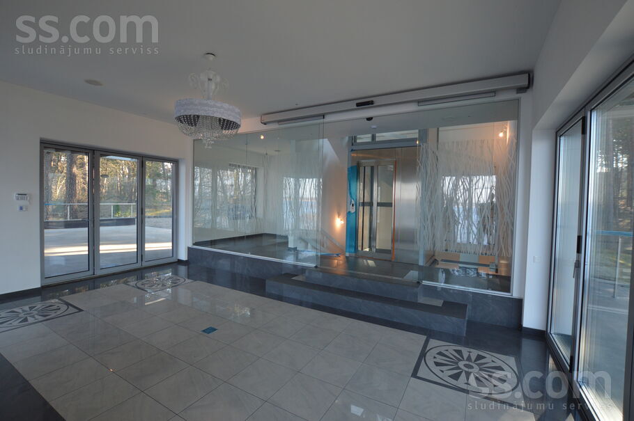 Ezermalas 44, Rīga — maja