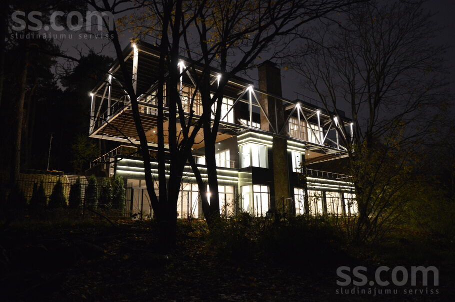 Ezermalas 44, Rīga — maja