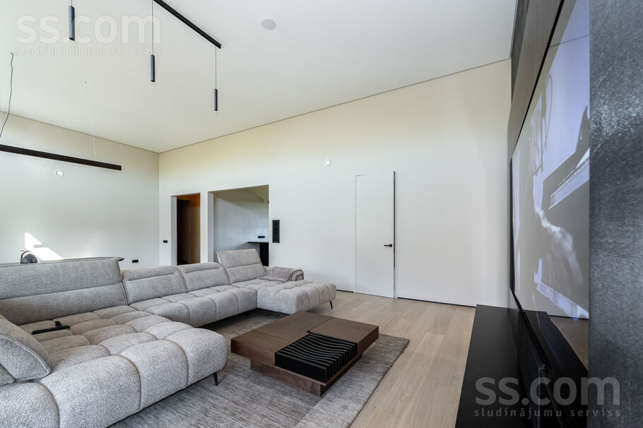 Mežavēju iela 8, Mārupe, Rīgas rajons, Mārupes pag. — maja