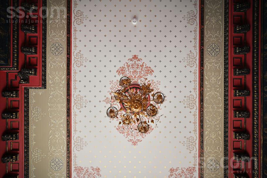 Omnibusa iela 8b, Jūrmala — maja