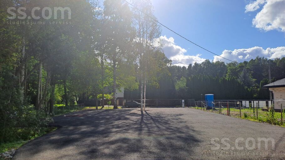 Ulmaņa g. 151, Rīga — zeme