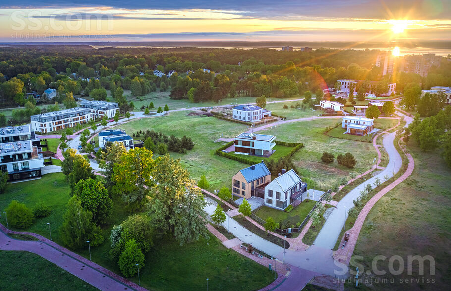 Jaunā Mežaparka 5, Rīga — zeme