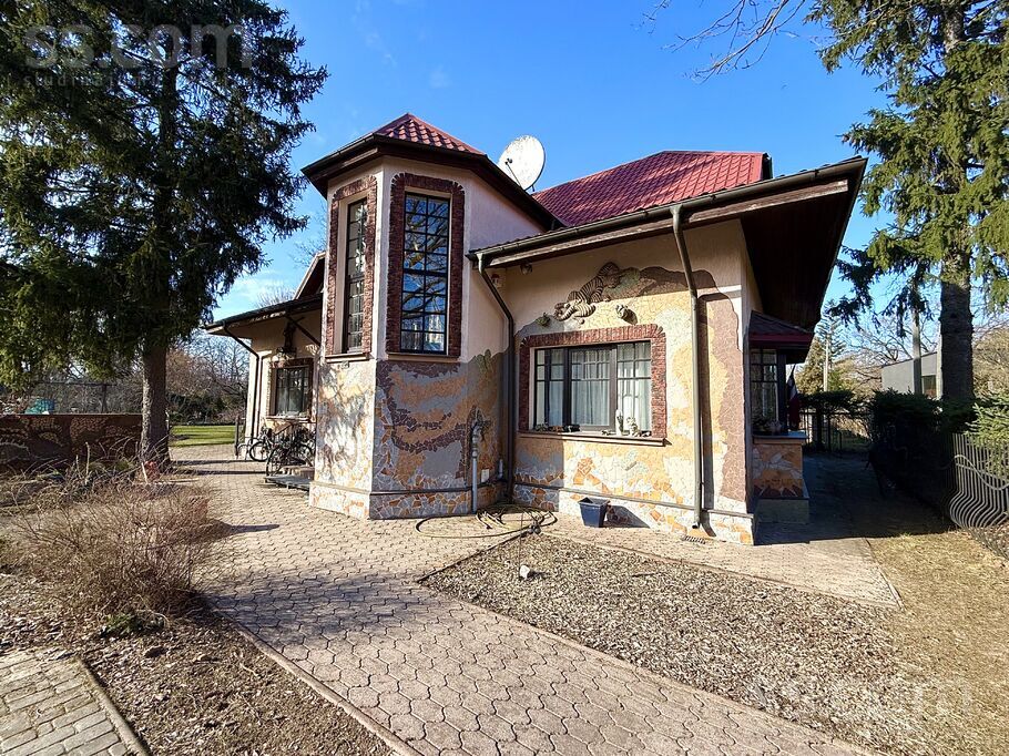 Planīcas 13, Rīga — maja