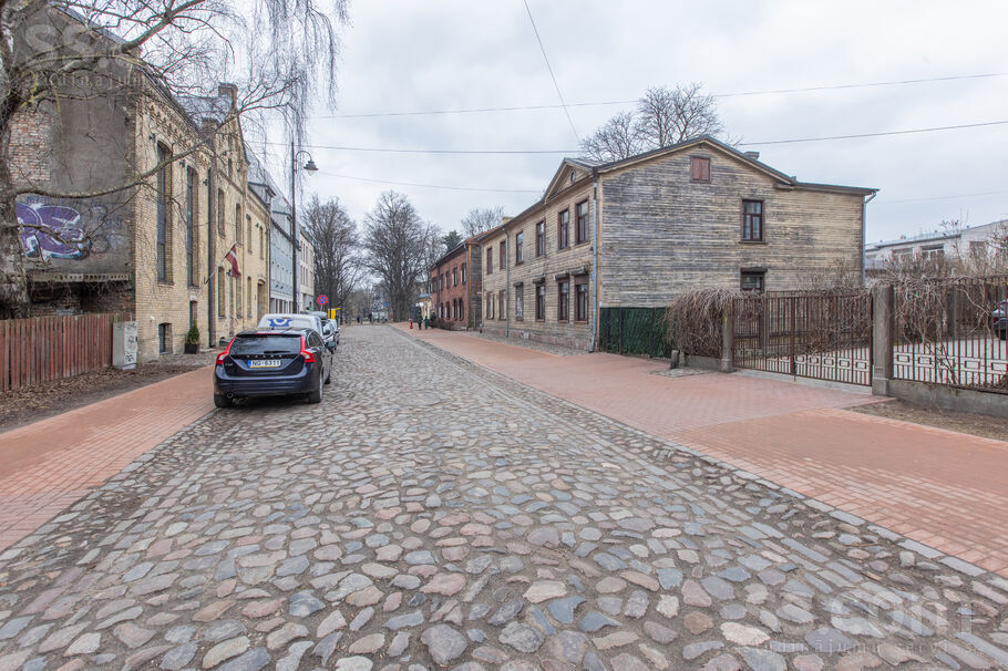 Sparģeļu 5b, Rīga — maja
