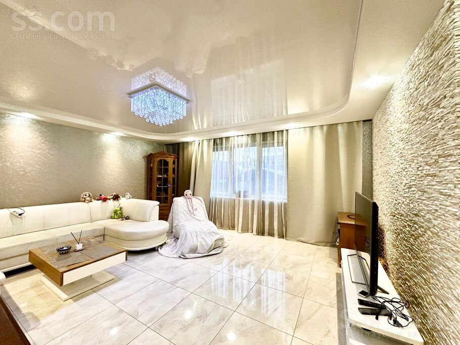 Lakstīgalu 3, Vālodzes, Rīgas rajons, Stopiņu nov. — maja