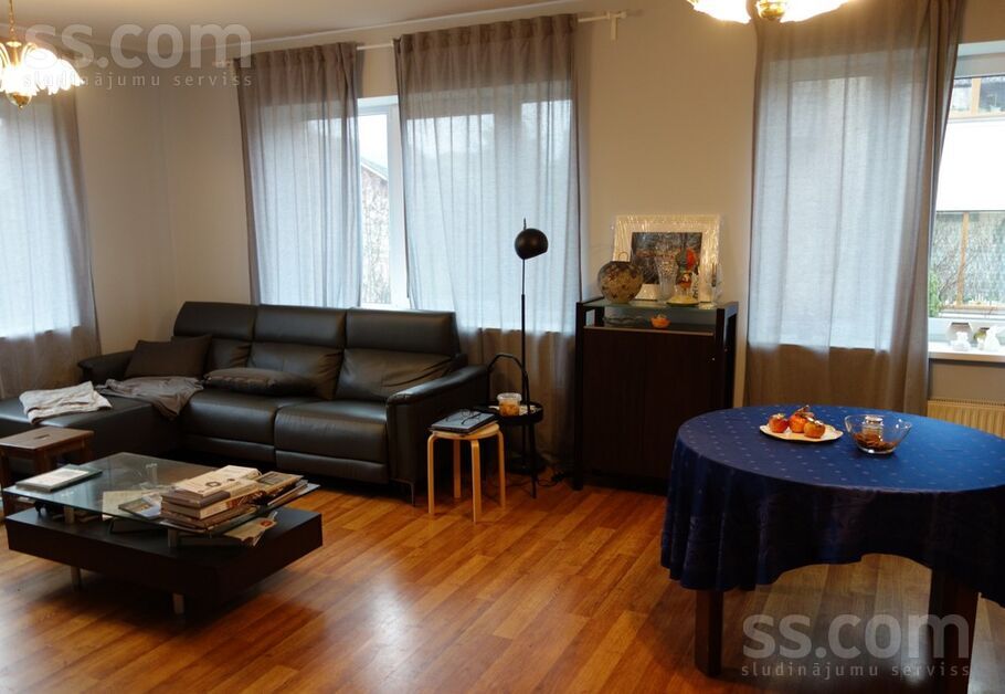 Upeņu iela 10, Rīgas rajons, Sigulda — maja