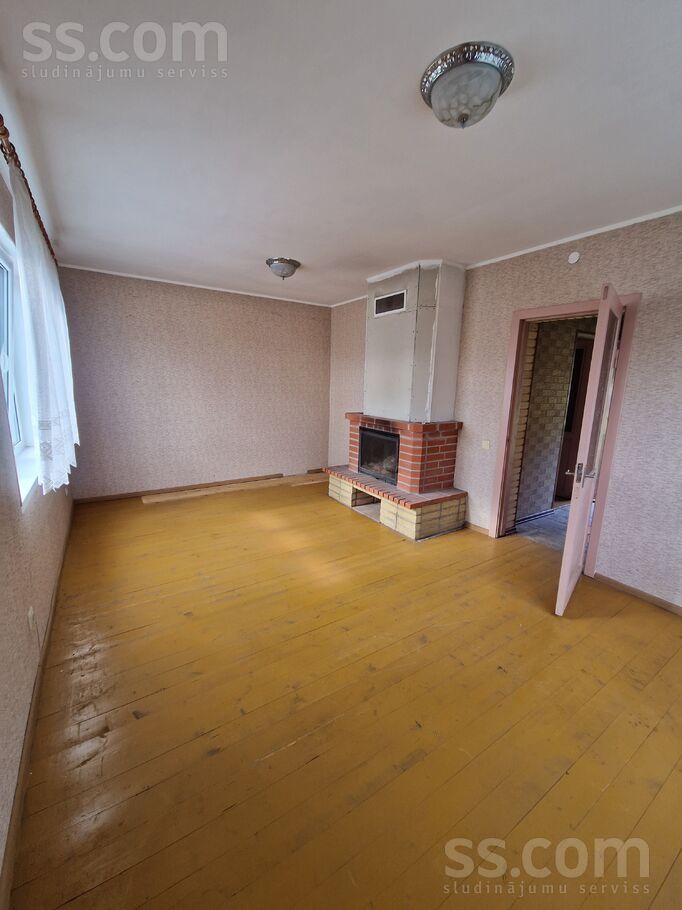 Zemeņu iela, Ļūbaste 1, Daugavpils un raj., Līksnas pag. — maja