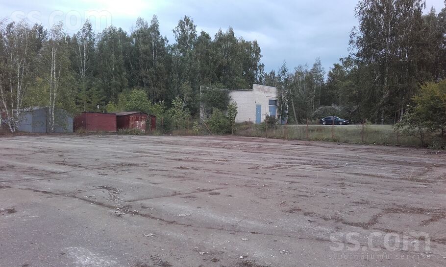 Traleru 15, Rīga — zeme